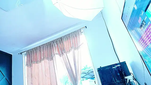 NikiEvanz webcam