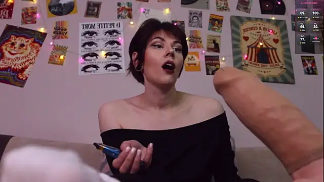 Luna_Blake webcam
