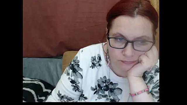 PlayfullMature webcam