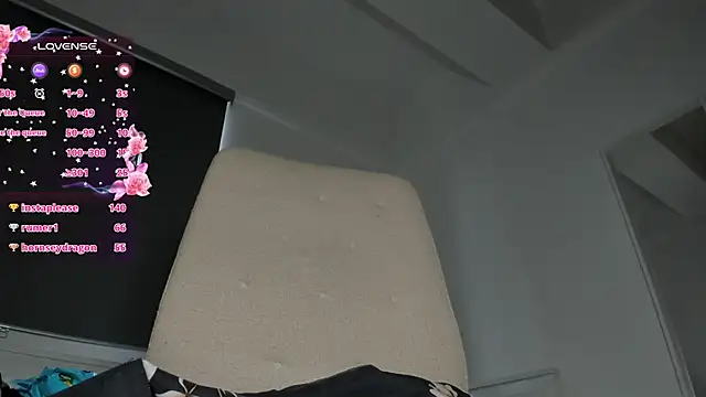 laura-hills18 webcam