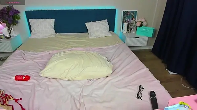 BritneyLix webcam