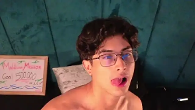 Aaron_Eze webcam