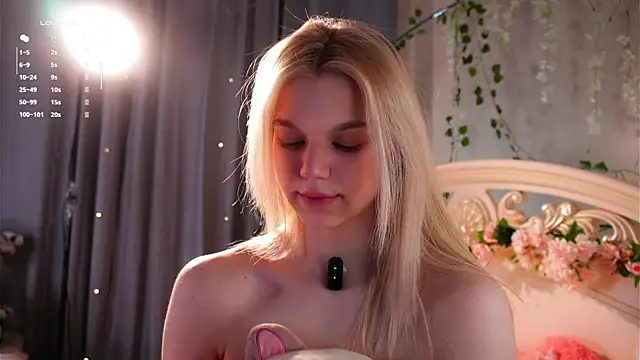 edlinalliston (F teen) - Pussy ride a pillow <3