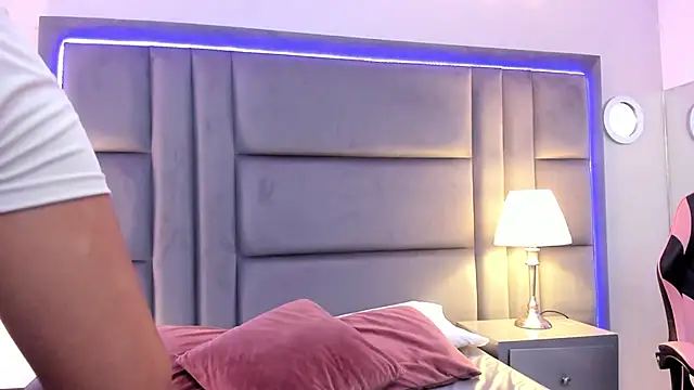 GabyMoreau webcam