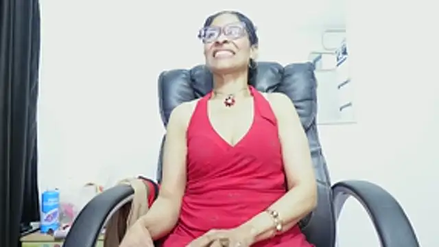 Aries_Mature webcam
