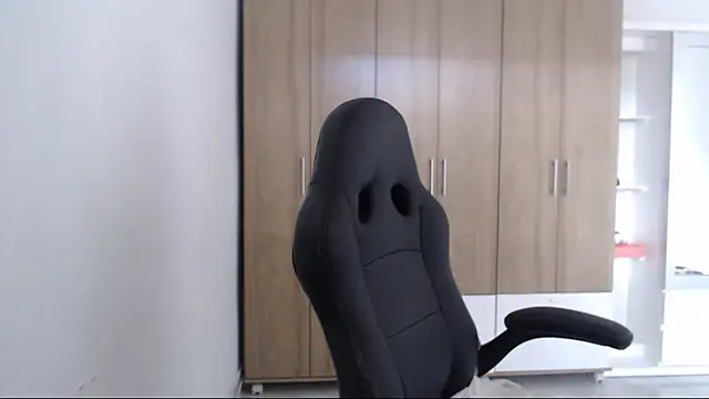 roxanalove9 - RoxanaLove9's free webcam - UK Sex Cams
