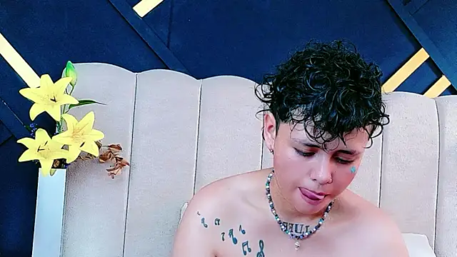 NikiEvanz webcam