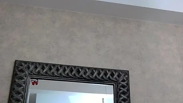 SaraElise webcam