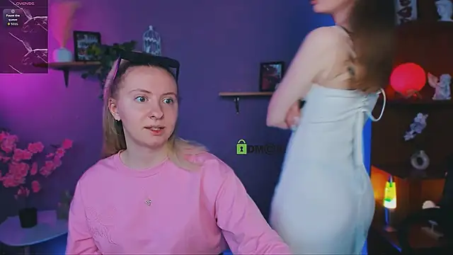 mila_glow1 webcam