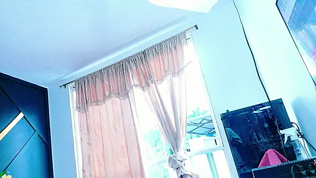 NikiEvanz webcam