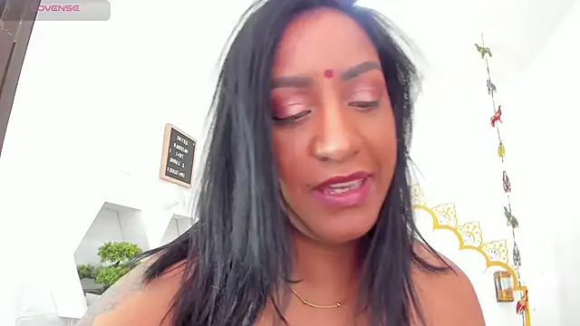 LadyNahir webcam