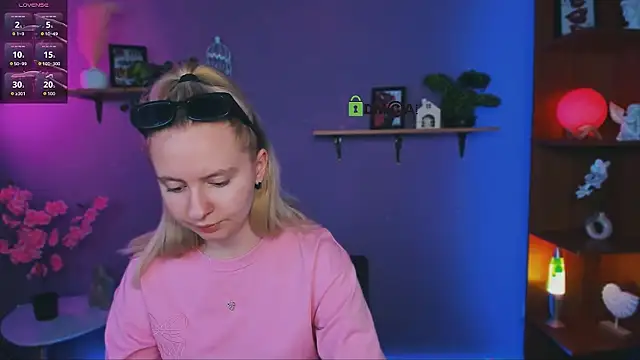 mila_glow1 webcam