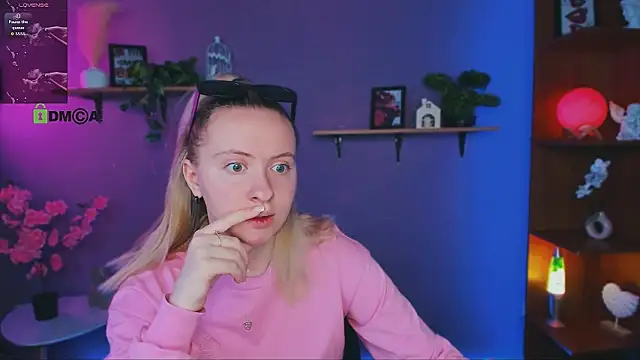 mila_glow1 webcam