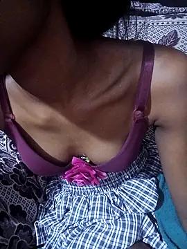 Webcam Model (BunnyBloom25)  is live.Free join now!