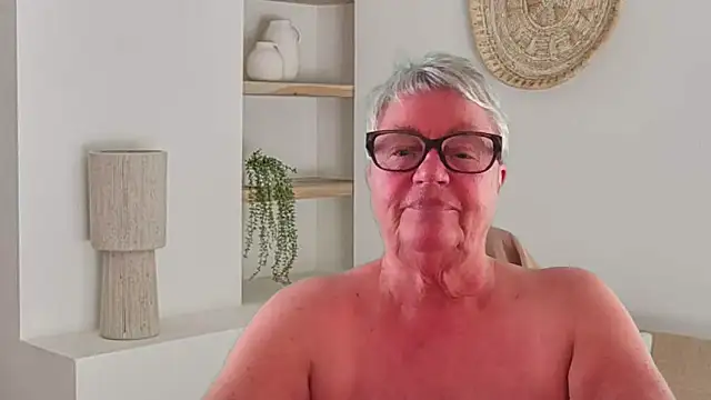 Mystery-Grandmother webcam