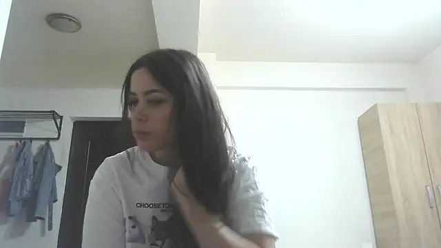 LovelyJulliette webcam