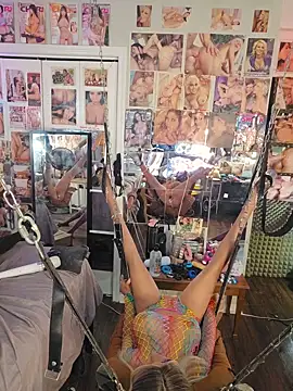 luvs2cumm69 live sex cam