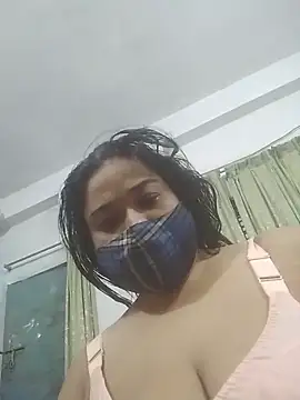 momo_loves webcam