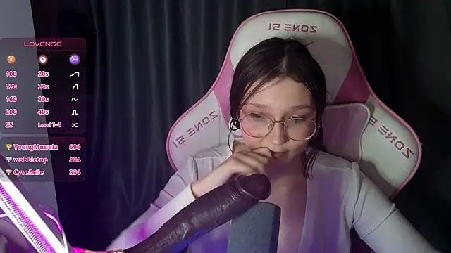 PinkiiAura webcam