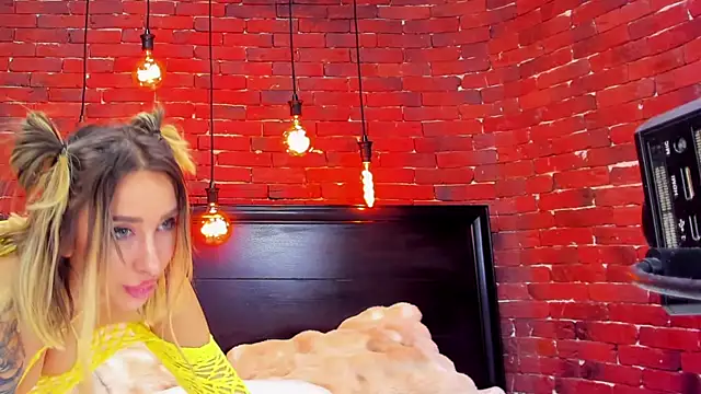 ChristynaRoss webcam