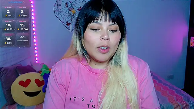 EllieMoonX webcam