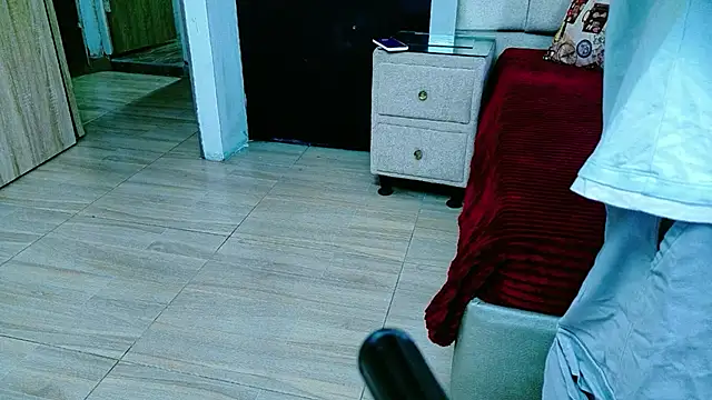 NikiEvanz webcam