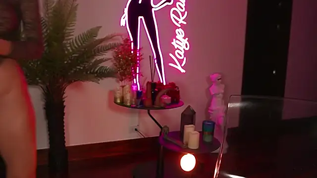 Katyerave live sex cam