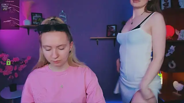 mila_glow1 webcam