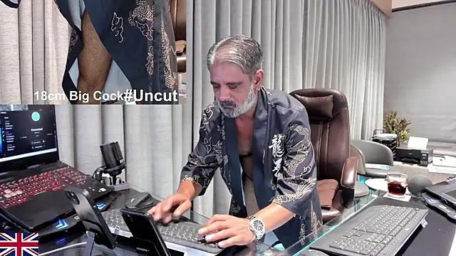 OnlineBossUK webcam