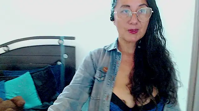 naugthyshanoon webcam