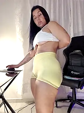 natural_bigass_nina - Natural_BIGASS_Nina's free webcam - UK Sex Cams