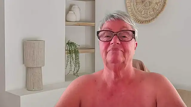 Mystery-Grandmother webcam