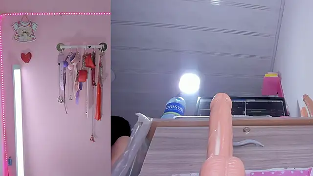 emily_foxxxii webcam