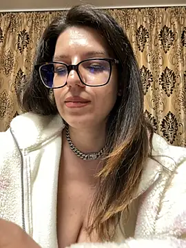 NadiraNoor webcam