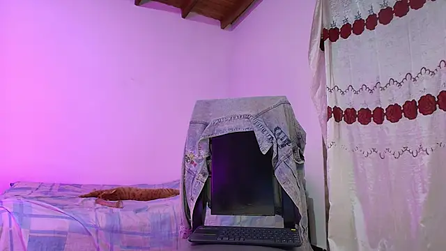 Nikki__uwu webcam