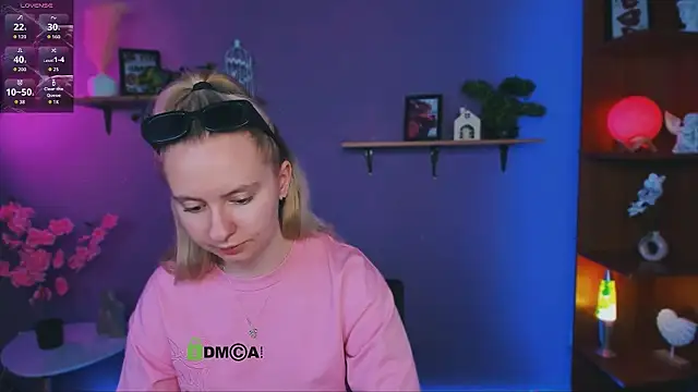 mila_glow1 webcam