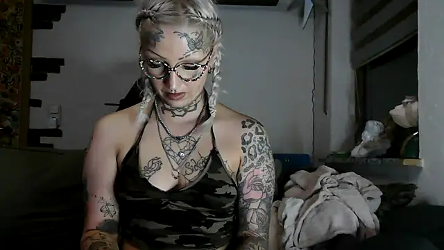 RoxxyInk webcam