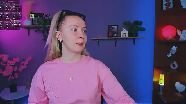 mila_glow1 webcam