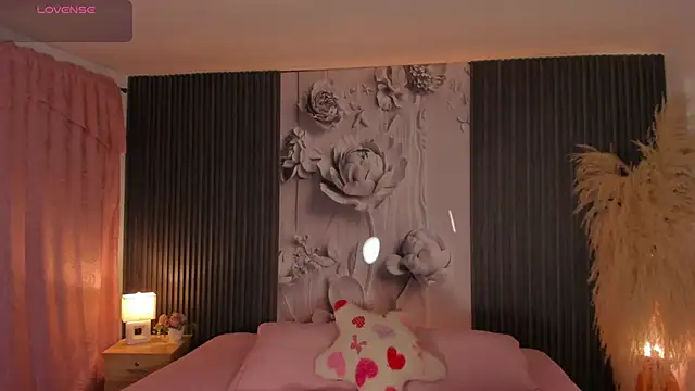 ShaniaDaniels webcam