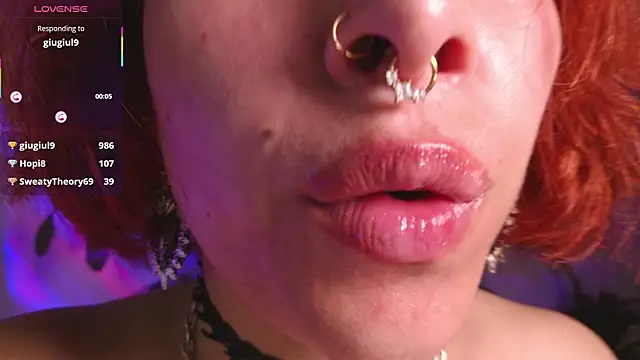 bri_von_dhara__ webcam