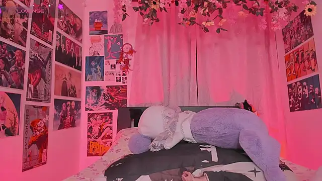 MissCurvyTop webcam