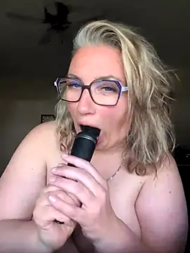 Canadian_BBW webcam