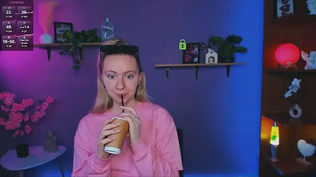 mila_glow1 webcam