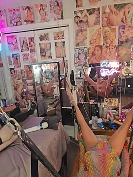 luvs2cumm69 webcam
