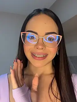 Webcam Model (MaddisonEvanss)  is live.Free join now!