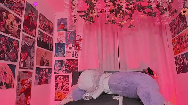 MissCurvyTop webcam