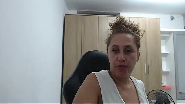 RoxanaLove9 webcam