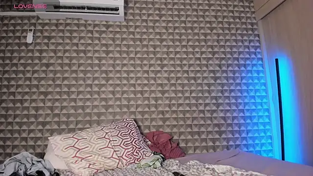 MissDhana webcam