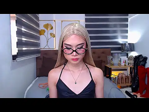 JuicyCockThea webcam