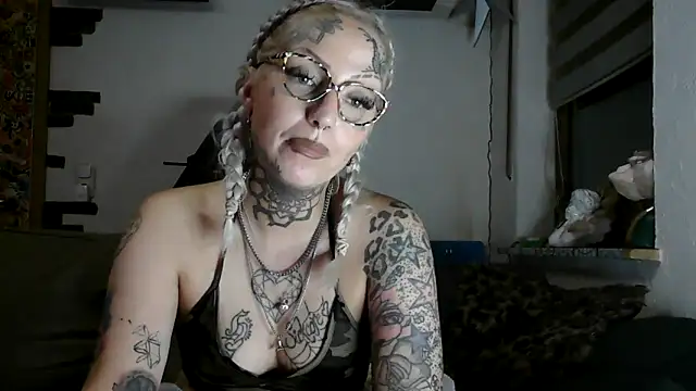 RoxxyInk webcam